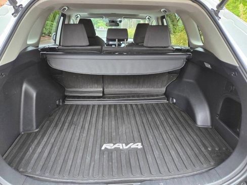 Used 2020 Toyota RAV4 XLE w/ Convenience Package AWD/4WD image 17