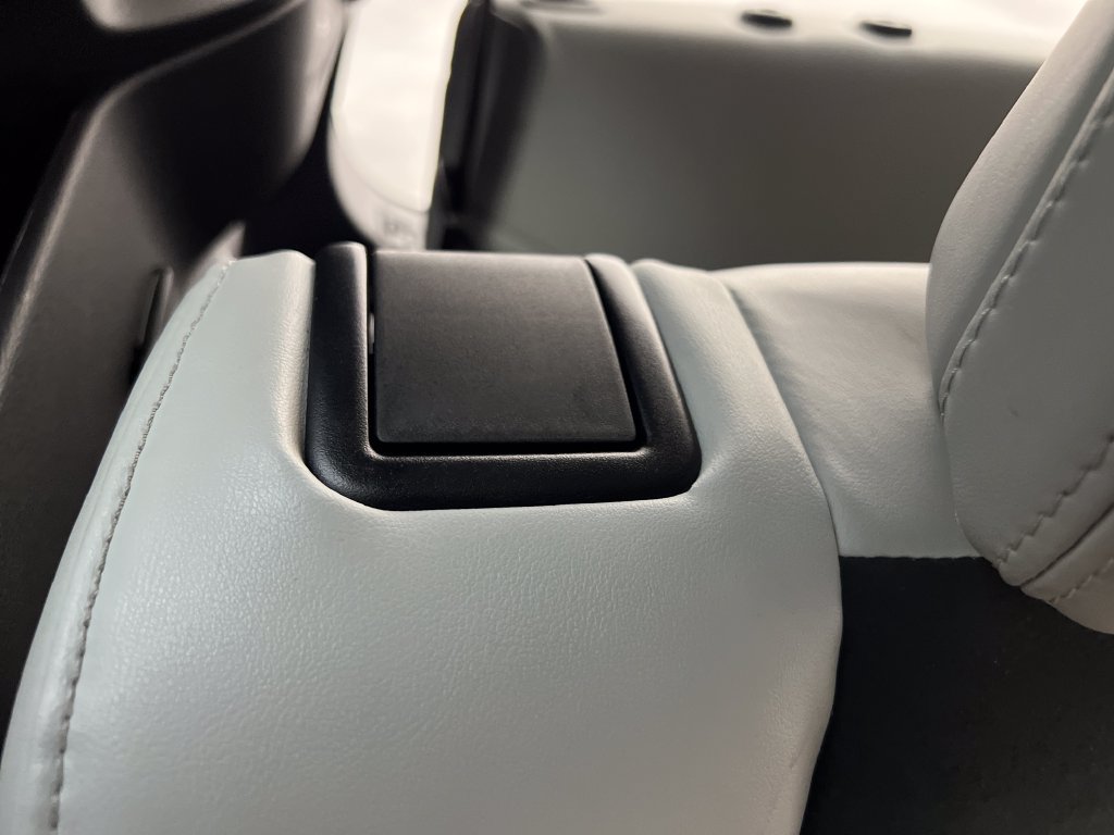 Used 2025 Mitsubishi Outlander SE AWD/4WD image 23