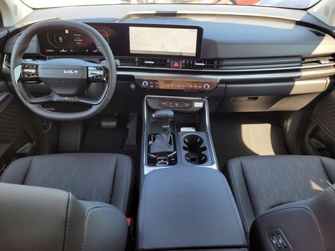 New 2027 Kia Carnival SX w/ Dark Edition Package FWD image 16
