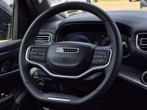 Used 2024 Jeep Wagoneer L Series II RWD image 9