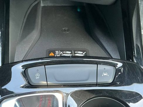 Used 2024 Chevrolet Trax RS w/ Sunroof Package FWD image 25