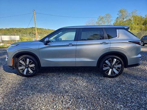 New 2025 Mitsubishi Outlander SE image 7