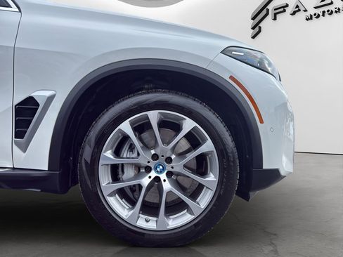 Used 2025 BMW X5 xDrive50e AWD/4WD image 23