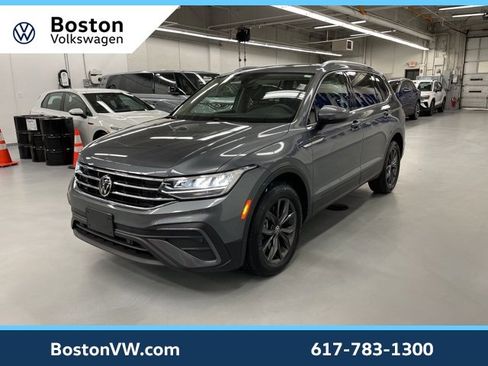 Certified 2022 Volkswagen Tiguan SE image 1