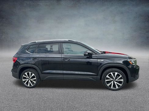 Used 2022 Volkswagen Taos SE FWD image 6