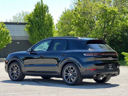 Certified 2024 Porsche Cayenne AWD/4WD image 9