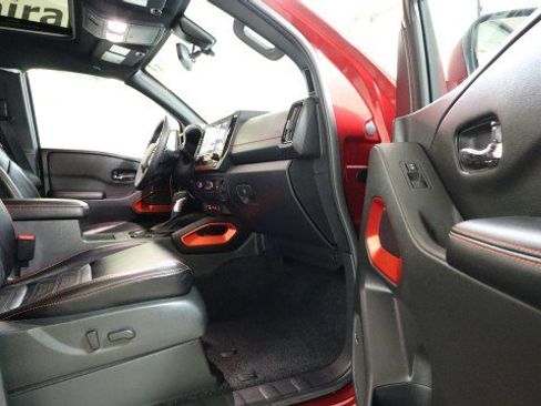 Used 2025 Nissan Frontier PRO-4X w/ Pro Premium Package image 10