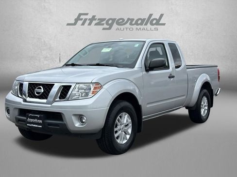 Used 2018 Nissan Frontier SV image 2