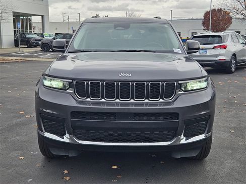 Used 2023 Jeep Grand Cherokee L Laredo image 9