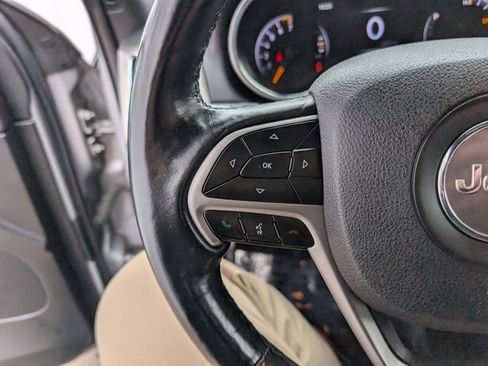 Used 2018 Jeep Grand Cherokee Limited image 10