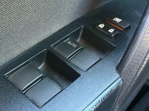 Used 2015 Toyota Corolla LE FWD image 23