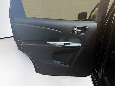 Used 2020 Dodge Journey SE w/ Blacktop Package image 24