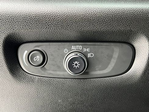 Used 2023 Chevrolet Traverse LT w/ Rear Camera Mirror Package AWD/4WD image 17