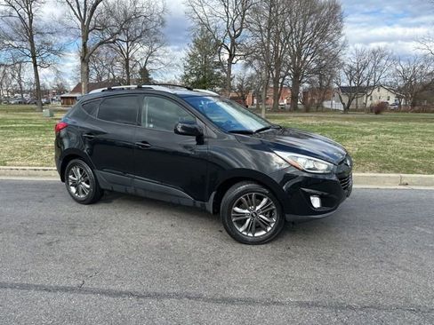 Used 2015 Hyundai Tucson SE image 2