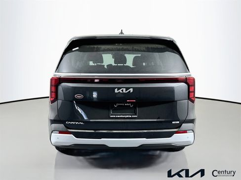 New 2026 Kia Carnival LXS FWD image 5