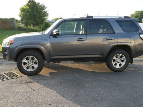 Used 2023 Toyota 4Runner SR5 Premium w/ Moonroof Package RWD image 4