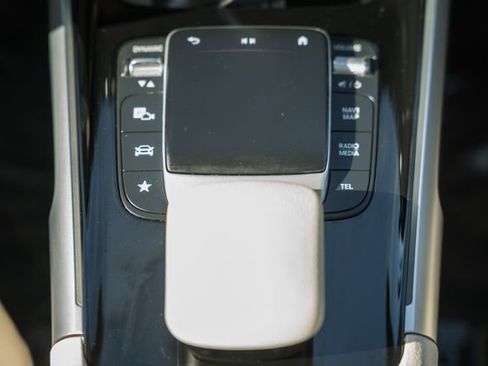 Used 2022 Mercedes-Benz GLB 250 4MATIC image 26