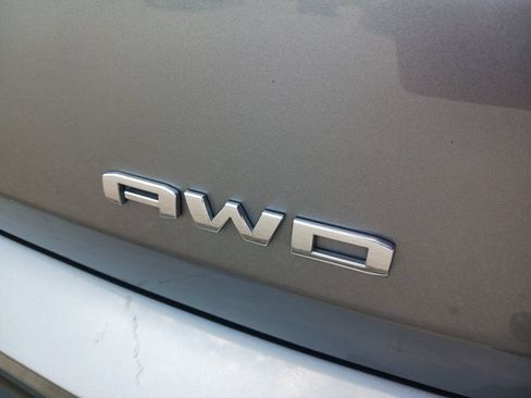 Used 2024 GMC Terrain SLE AWD/4WD image 27