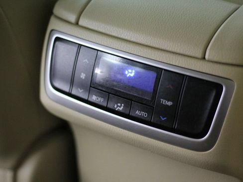 Used 2018 Toyota Highlander Limited FWD image 47