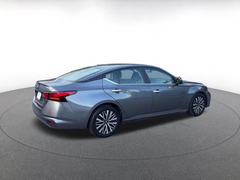 Used 2025 Nissan Altima 2.5 SV FWD image 12