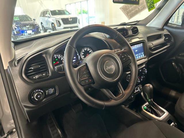 Used 2020 Jeep Renegade Altitude AWD/4WD image 12