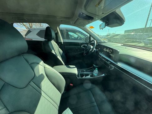 Certified 2025 Kia Sorento S w/ Panoramic Sunroof Package image 3