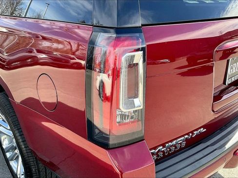 Used 2017 GMC Yukon XL SLT w/ Premium Edition image 43