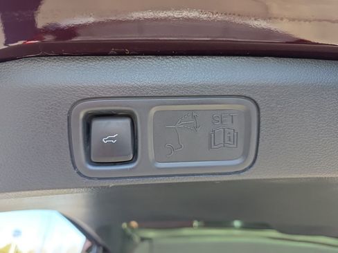 Used 2024 Ford Expedition Max XLT image 6