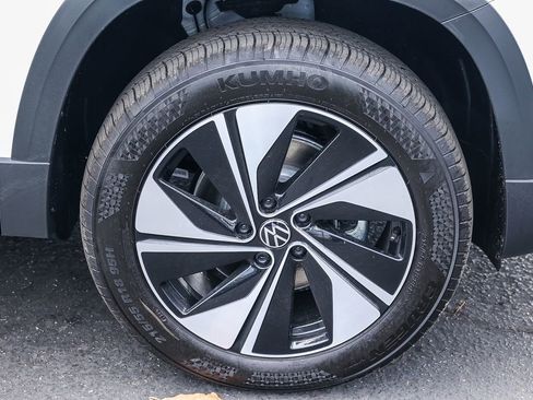 New 2025 Volkswagen Taos SE image 19