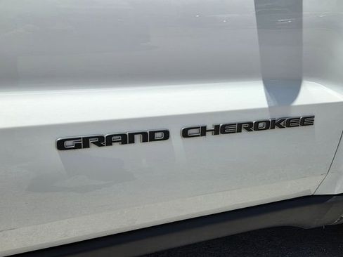 Certified 2020 Jeep Grand Cherokee Laredo AWD/4WD image 6