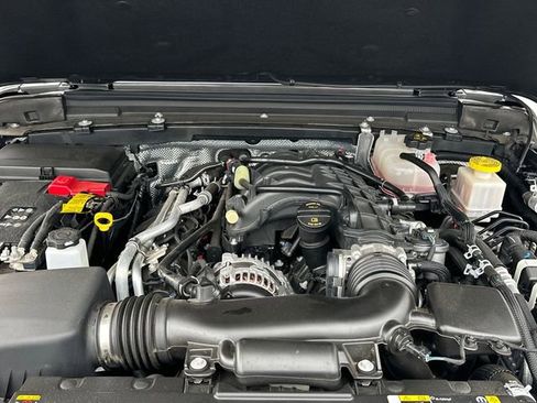 Used 2025 Jeep Gladiator Sport image 28