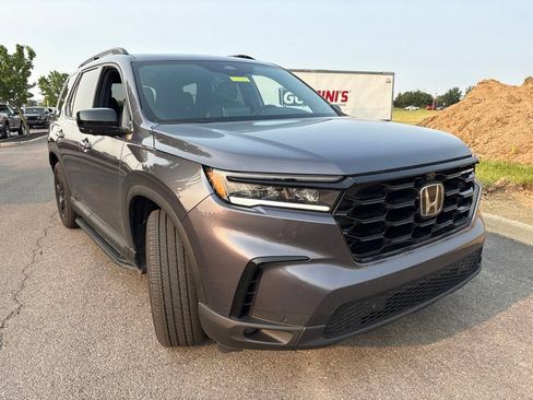 Used 2025 Honda Pilot Black Edition image 14
