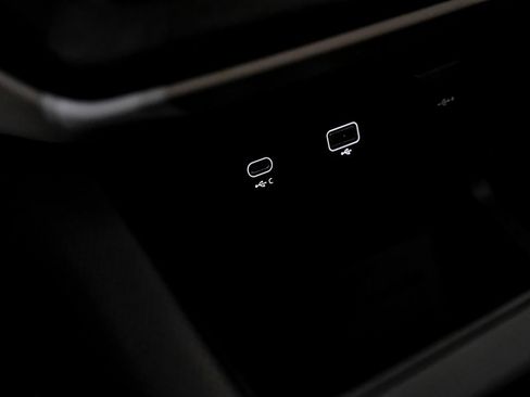 Used 2022 Land Rover Defender 90 X-Dynamic S image 18