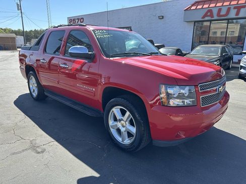 Used 2008 Chevrolet Avalanche LTZ w/ LTZ Preferred Equipment Group RWD image 3