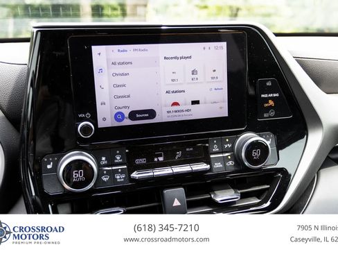 Used 2023 Toyota Highlander XLE AWD/4WD image 43