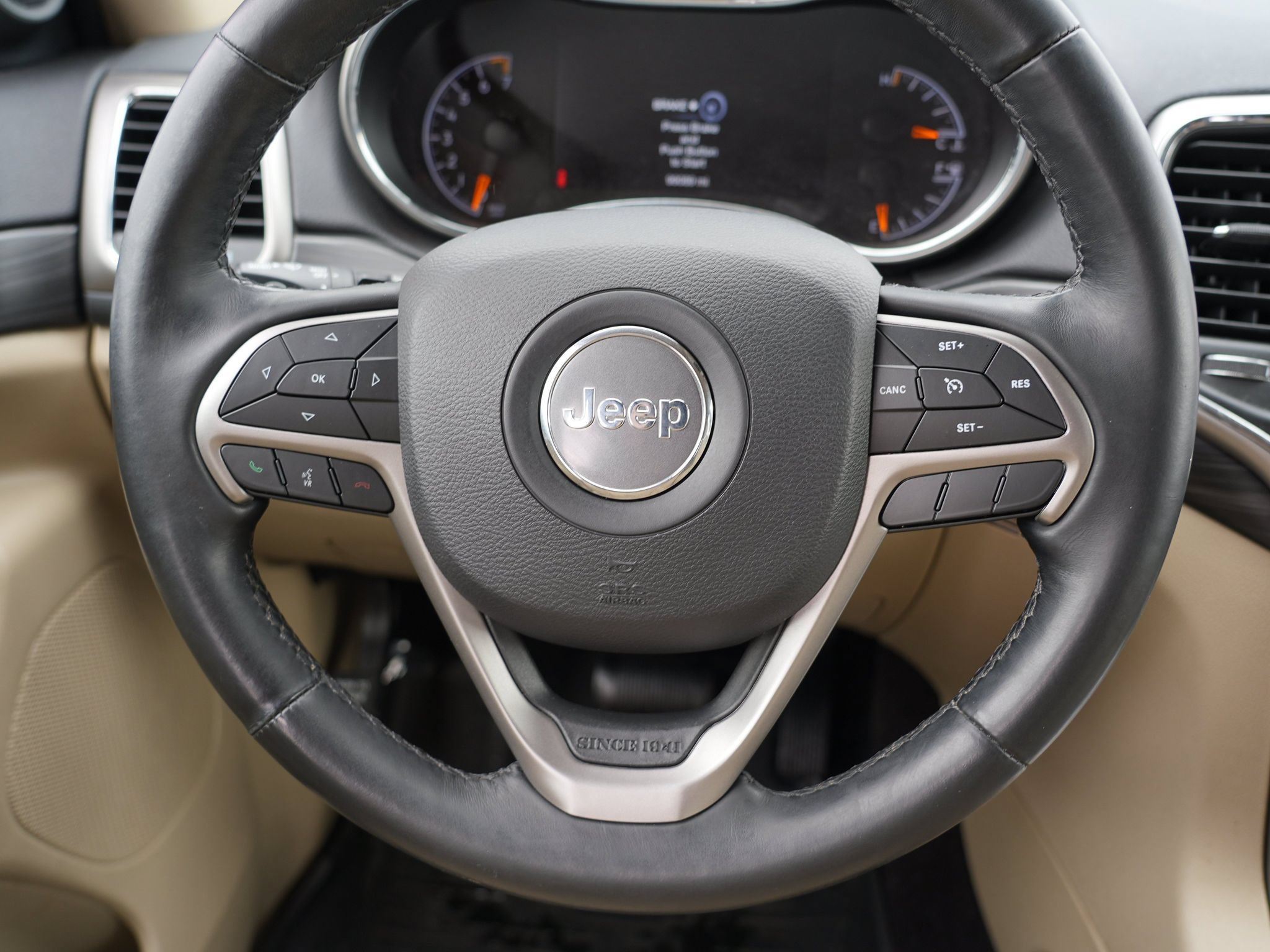 Used 2019 Jeep Grand Cherokee Laredo AWD/4WD image 24
