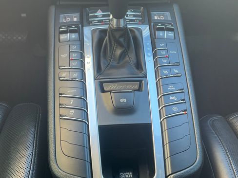 Used 2016 Porsche Macan Turbo image 19