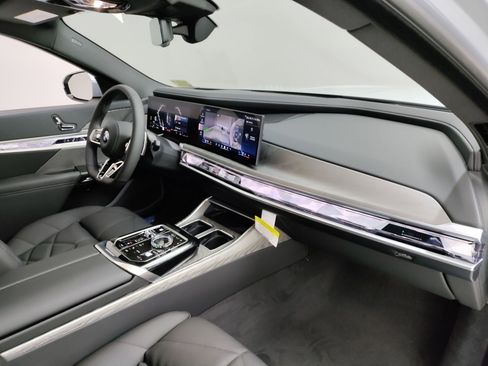 New 2026 BMW 740i w/ Premium Package image 26