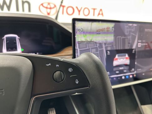 Used 2022 Tesla Model X image 28