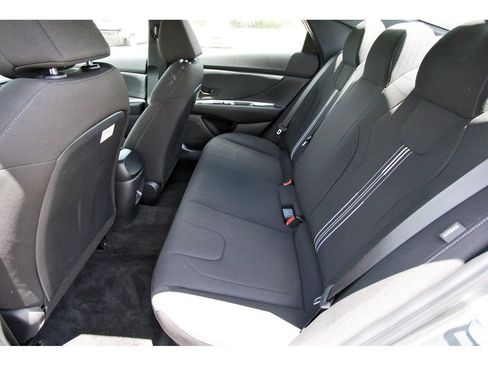 Used 2025 Hyundai Elantra SEL FWD image 7