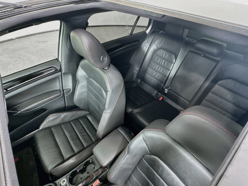 Used 2015 Volkswagen GTI SE FWD image 25