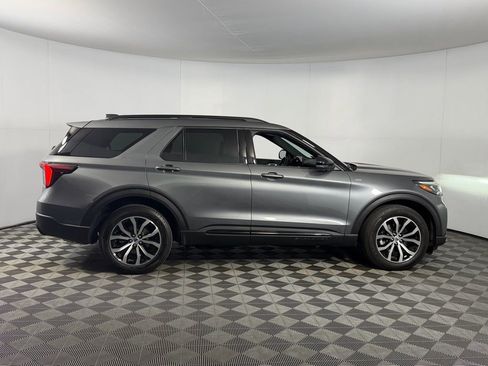 Used 2025 Ford Explorer ST-Line AWD/4WD image 3