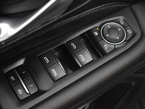 Used 2023 GMC Yukon Denali AWD/4WD image 12