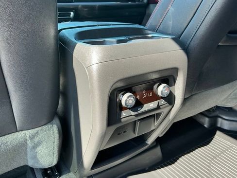 Used 2025 Chevrolet Traverse RS AWD/4WD image 36