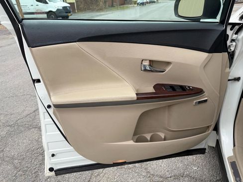 Used 2012 Toyota Venza XLE image 8