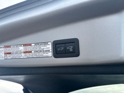 Used 2024 Toyota Corolla Cross XLE w/ Convenience Package image 8