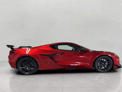 Used 2024 Chevrolet Corvette Z06 w/ Z07 Performance Package image 8