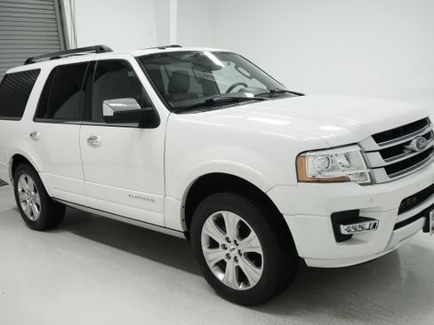 Used 2015 Ford Expedition Platinum image 3