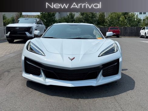 Used 2023 Chevrolet Corvette Z06 RWD image 3