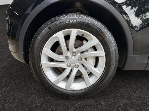 Used 2018 Land Rover Discovery HSE image 15